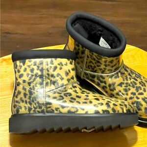 UGG Koolaburra ankle rain boots size 8 in excellent condition